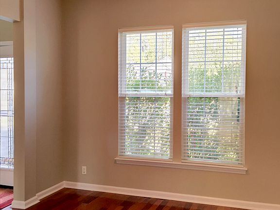 4th image of 601 Windsor Dr SE
