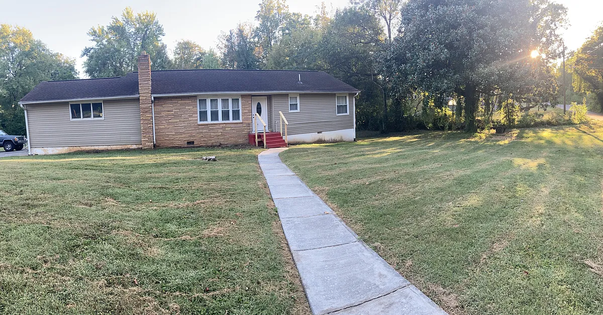Building Photo - 5004 Silva Dr