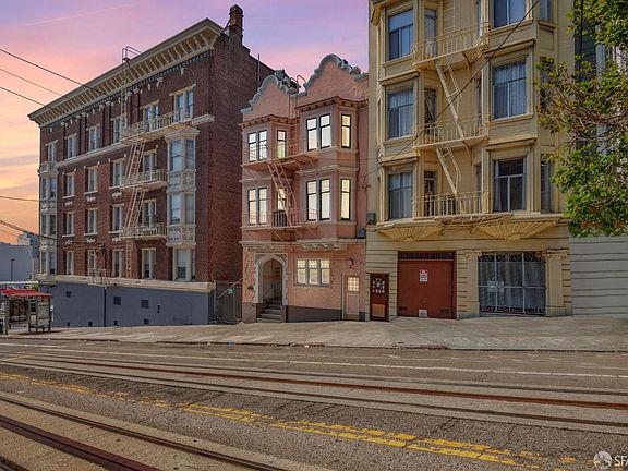 3rd image of 1127 Hyde St