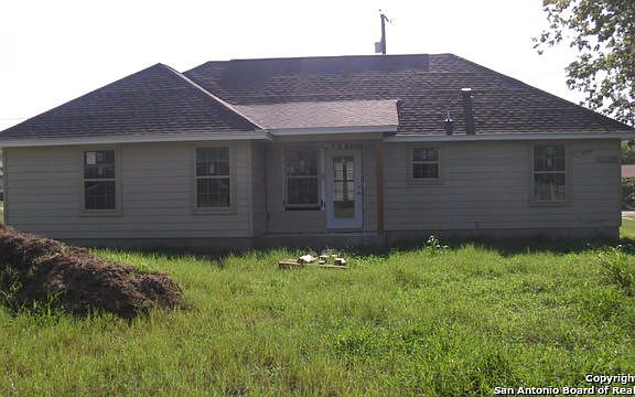 3rd image of 19951 Clayton St