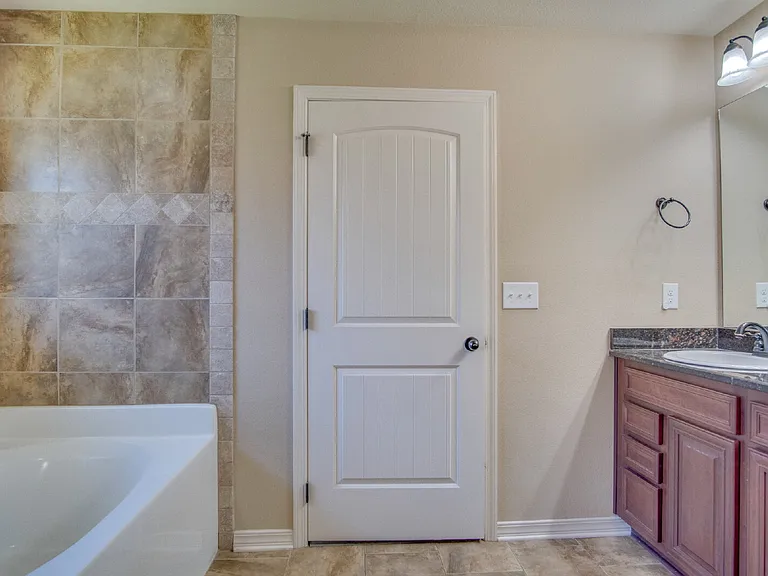 5485 Tucker Cir — Photo 20