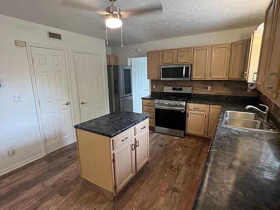3rd image of 12564 Geist Cove Dr