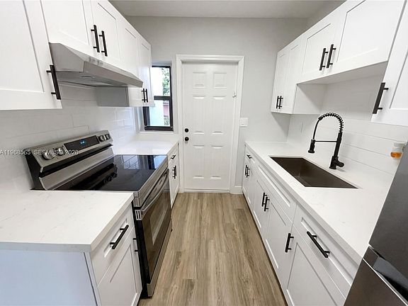 2nd image of 941 Jann Ave