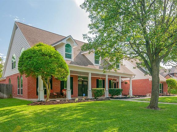 3rd image of 104 Churchill Cir
