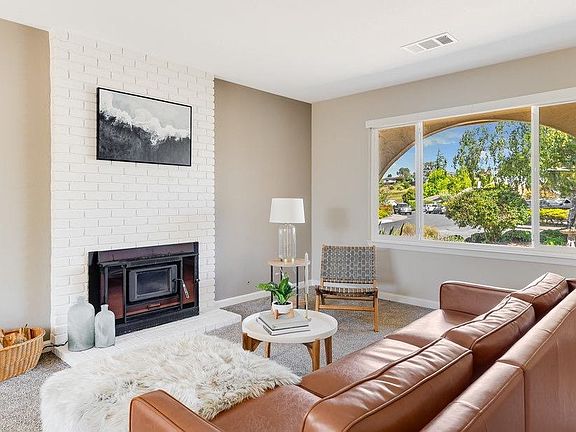 5th image of 223 Martin Court