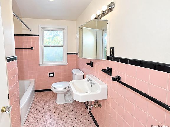 12th image of 13401 Hartwell St
