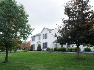 14 Chaucer Cir, Baldwinsville, NY 13027