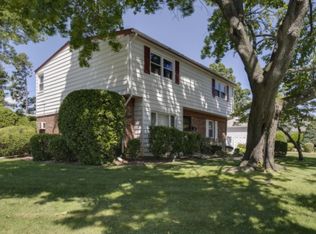 844 Hemlock St, Franklin Square, NY 11010