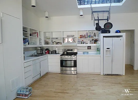 Rented by Warburg | media 21