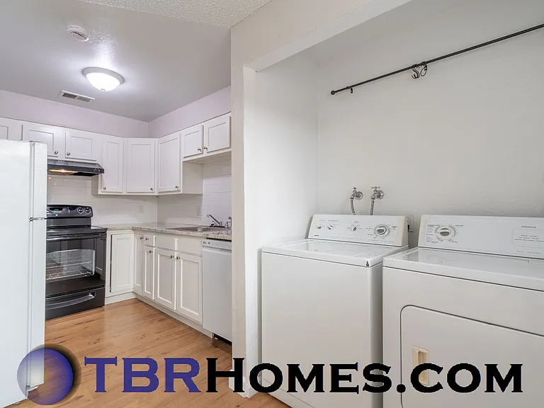 8656 W 62nd Pl — Photo 9