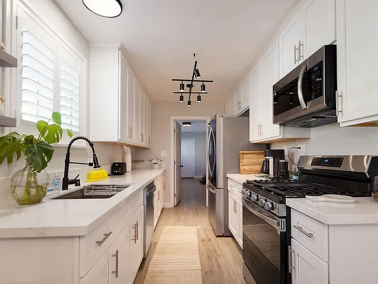Shepherd Dr — Photo 10