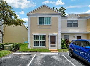2856 S Belmont Ln, Hollywood, FL 33026