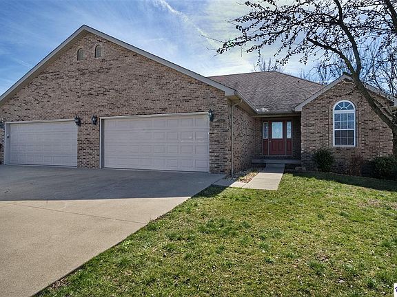 3rd image of 124 Bluegrass Dr