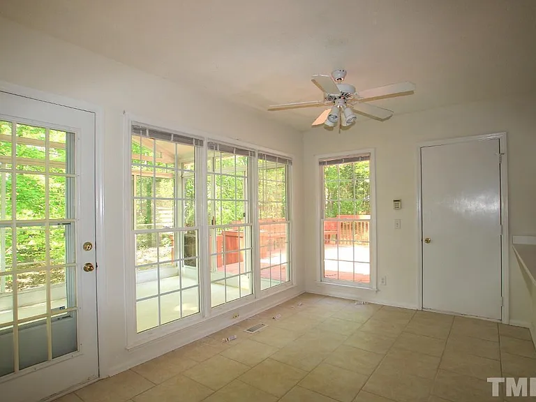 208 Ashley Brook Ct — Photo 5