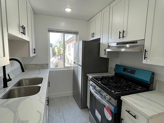 3rd image of 5445 Sierra Vista Ave #18
