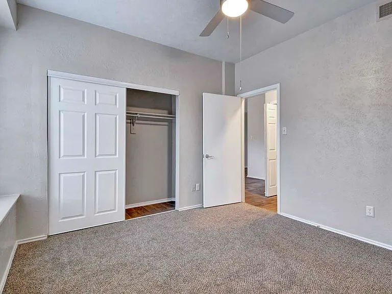 1303 Main — Photo 9