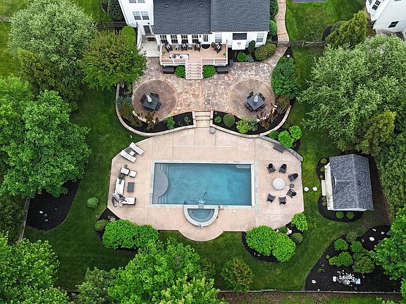 2nd image of 42498 Longacre Dr