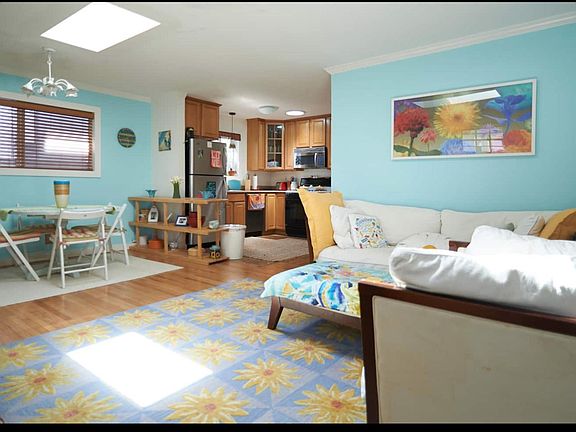 5th image of 448 Rockaway Beach Ave