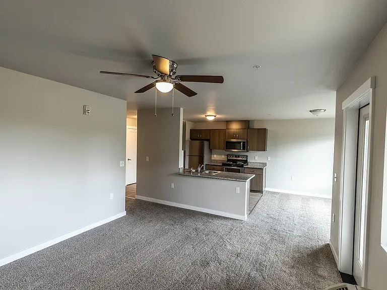 Evergreen Valley Apartments — Photo 24