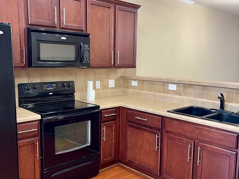 210 Linden Park Ln — Photo 4
