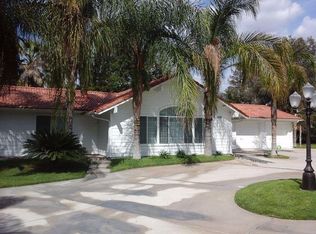 2295 S Minnewawa Ave, Fresno, CA 93727