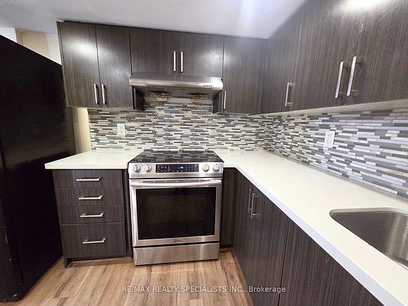 2nd image of 18 Gold Hill Rd #Basement
