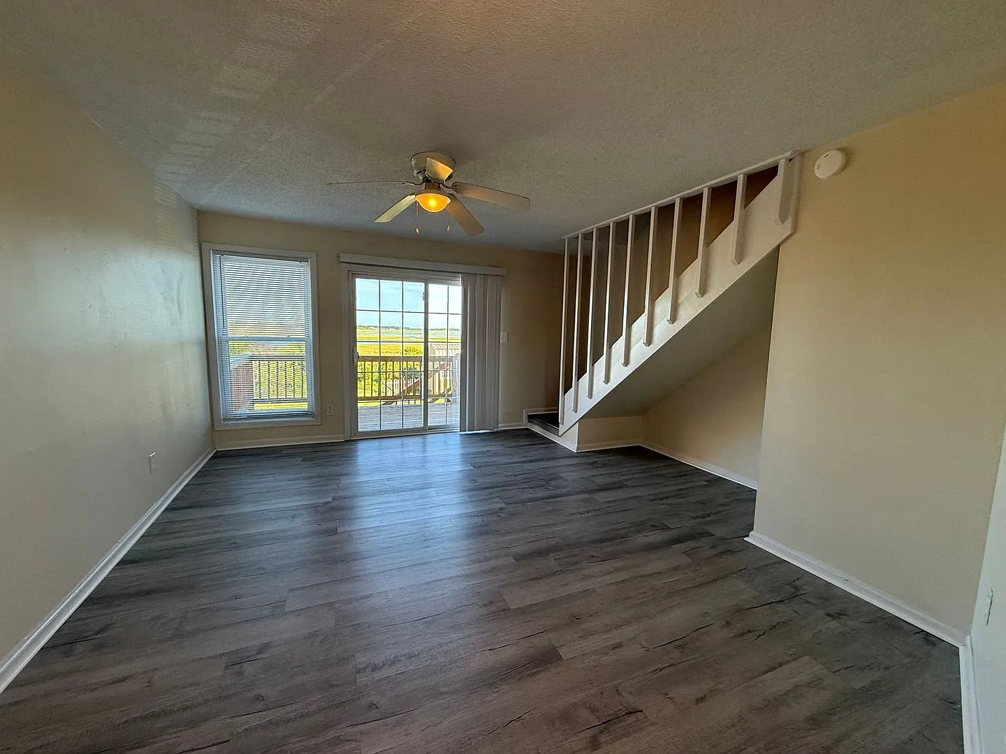 Charming 2 bedroom townhouse — Photo 3