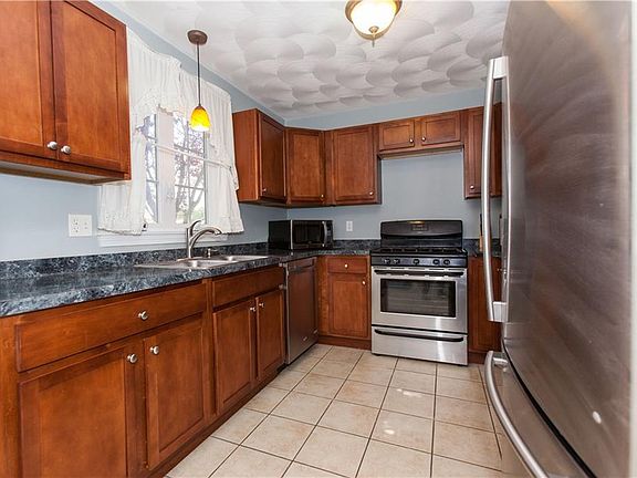 5th image of 2 Sampson Ave Unit D