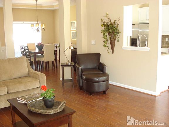 4th image of 1090 Dogwood Park Dr