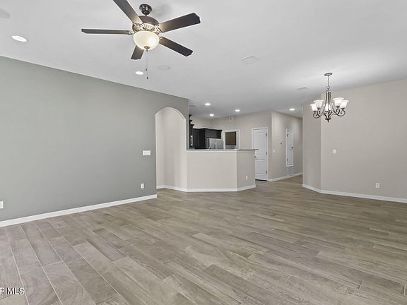 5th image of 13542 Everingham St