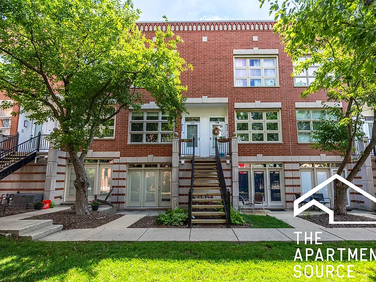 855 W Erie St #120 — Photo 23