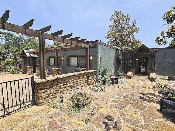 5th image of 553 Arrowhead Bch