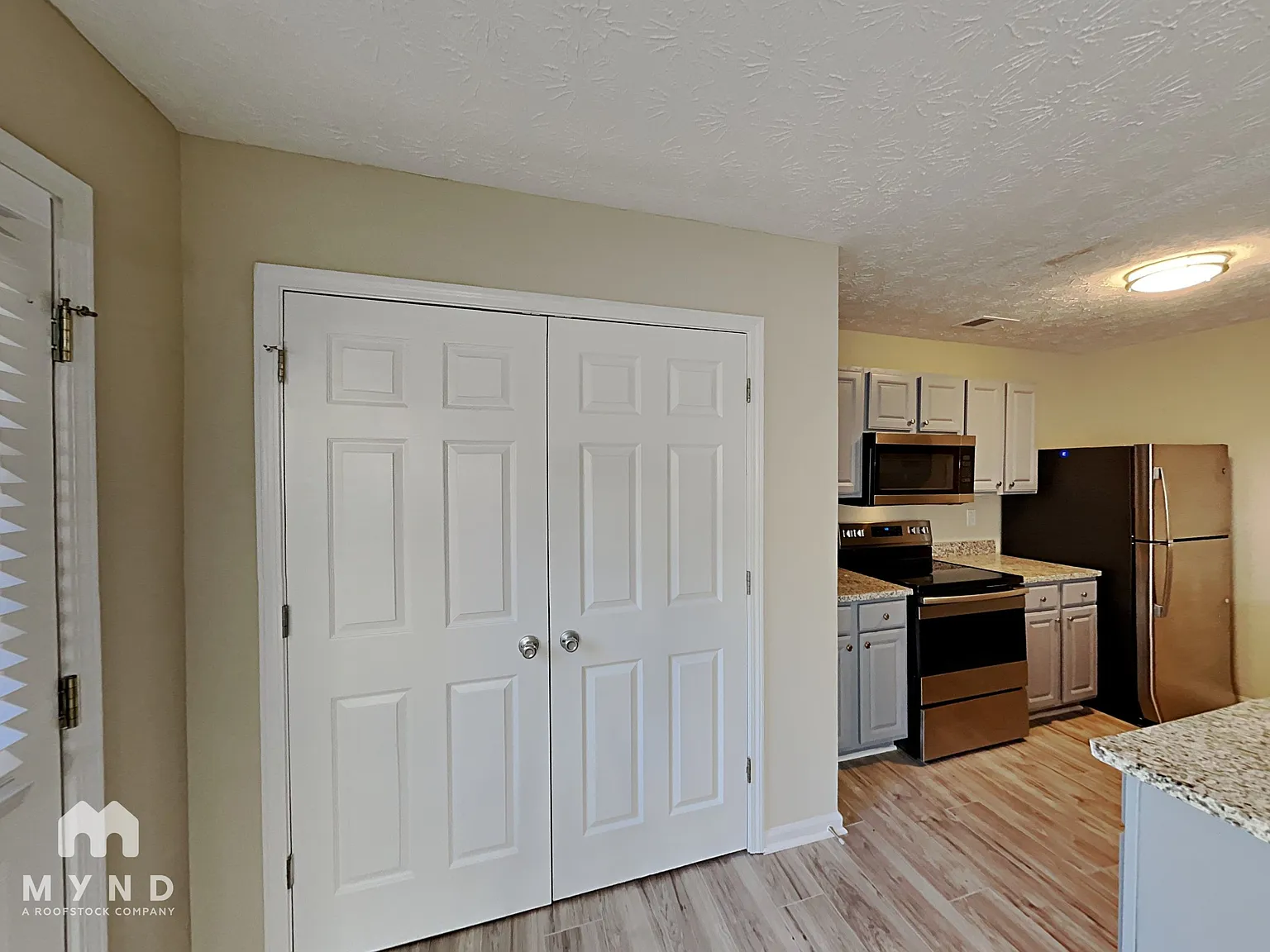 3 bed, 2.5 bath, 1376 sqft, $1,775 — Photo 4