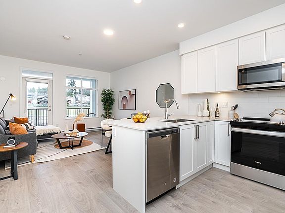 2nd image of 808 Gauthier Ave #405