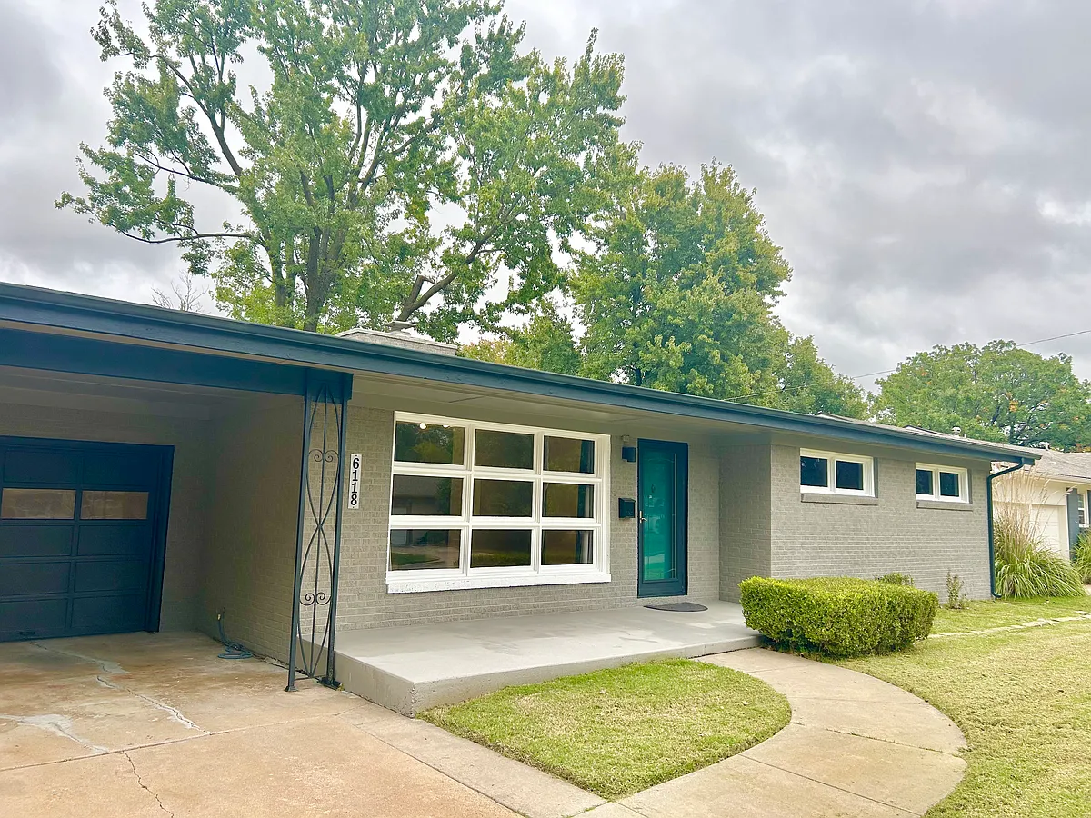 Building Photo - 6118 E Oneida Ave