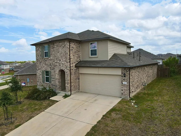 115 Bethpage Dr — Photo 1