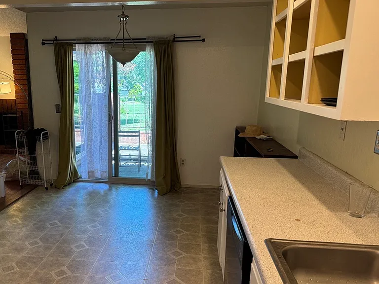 3004 Lago Vista Way — Photo 6
