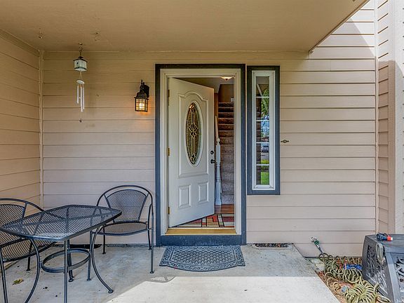 3rd image of 10608 NE 85th Cir