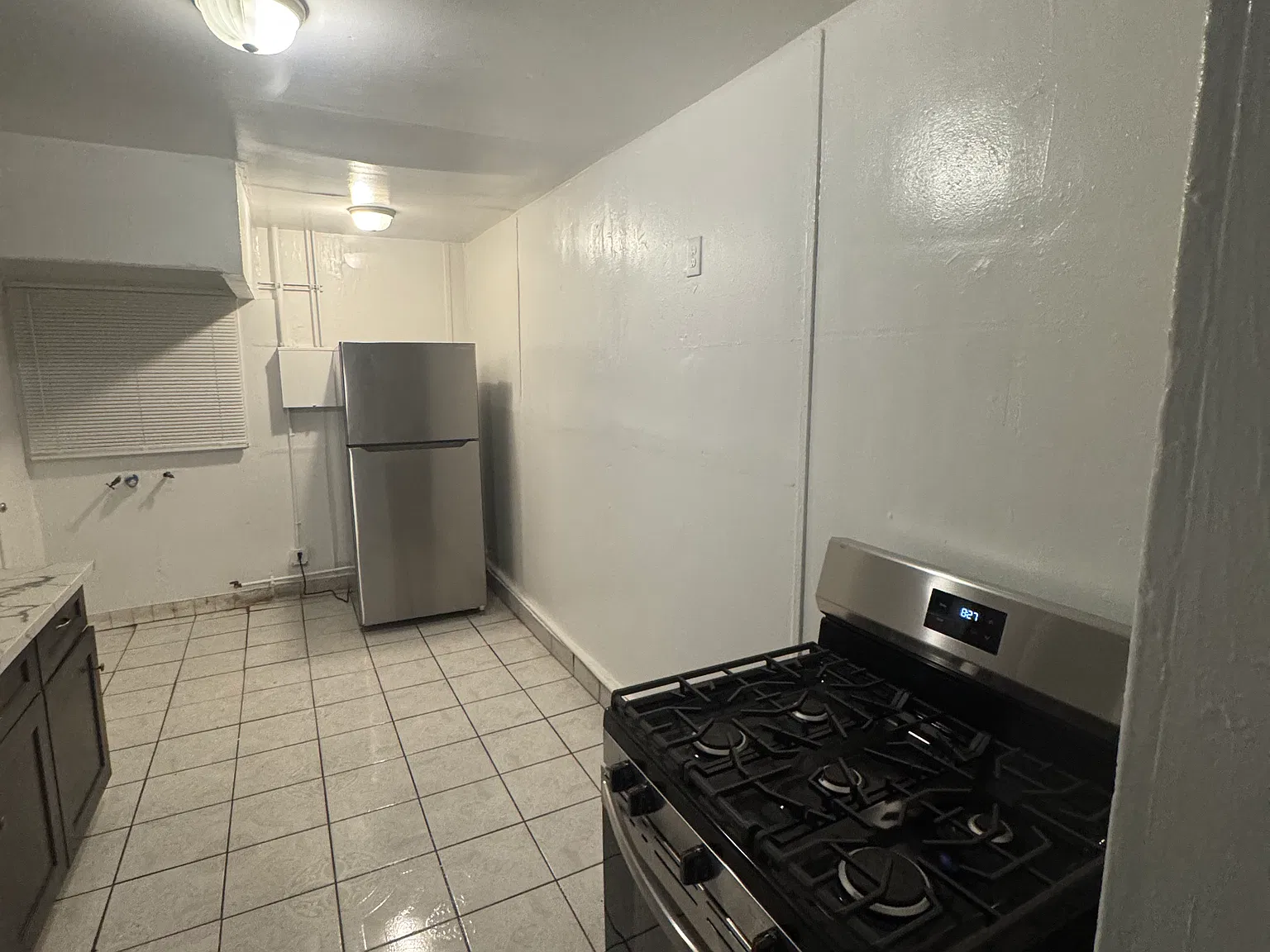 934 W 75th St — Photo 2