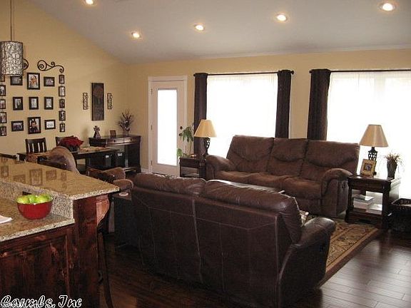3rd image of 138 Deer Park Ln
