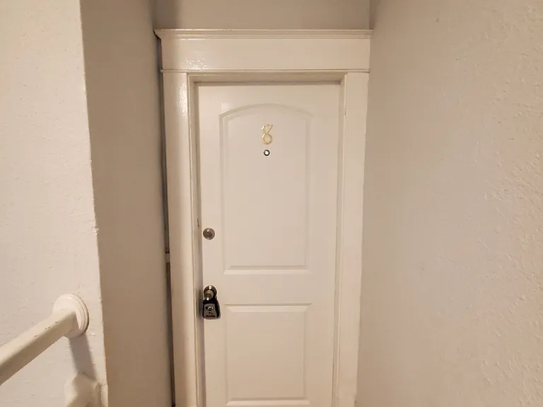 290 E Truman Ave #Ave;-unit 8 — Photo 2