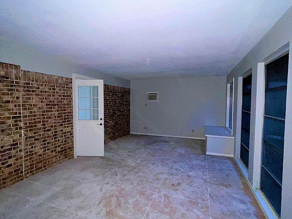 3rd image of 2465 Ridgeview Rd