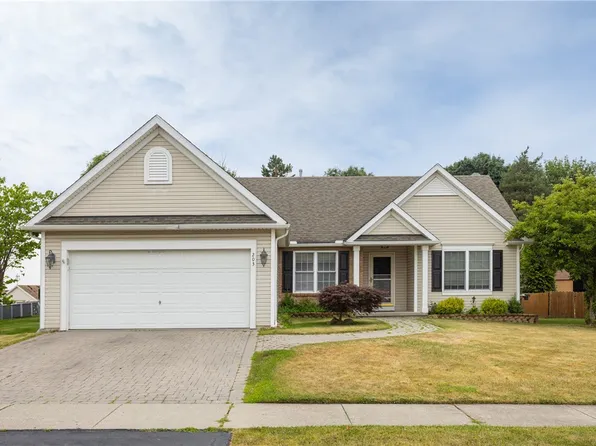 203 Westcombe Park, West Henrietta, NY 14586