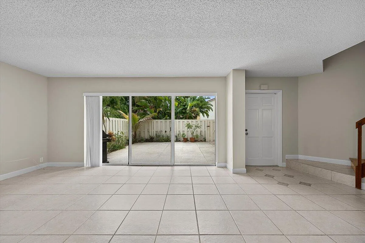 3 bed, 2.5 bath, 1620 sqft, $3,300 — Photo 4