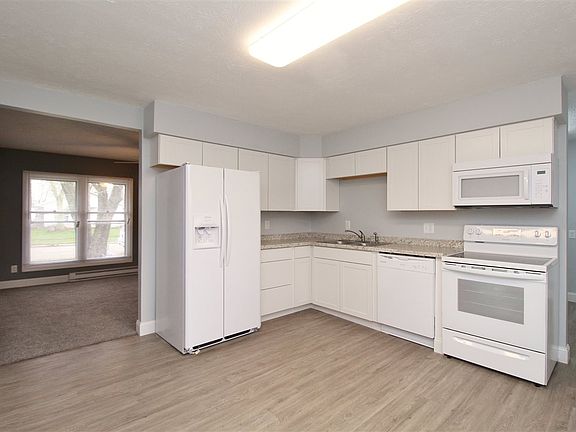 2nd image of 620 Poplar Ln