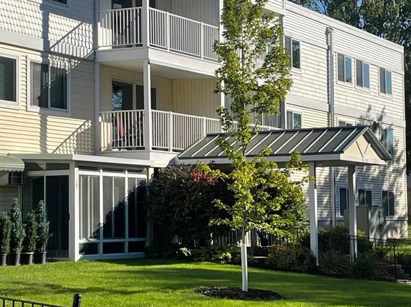132 Demont Ave E APT 238, Little Canada, MN 55117