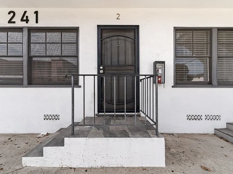 241 Bonito Avenue — Photo 22