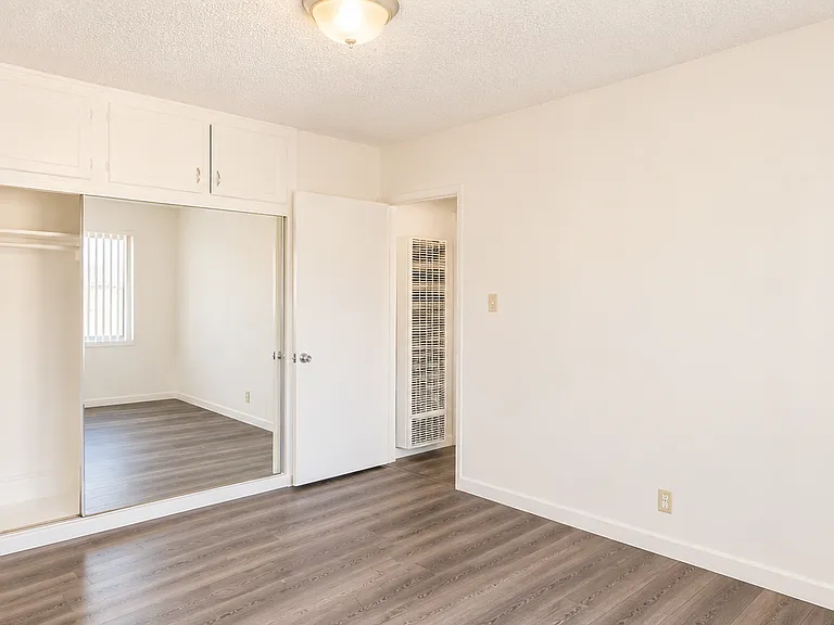2743 Waverly Dr #4 — Photo 11