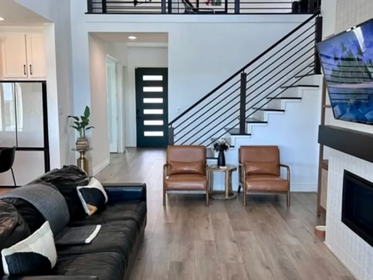 262 Navarro — Photo 4