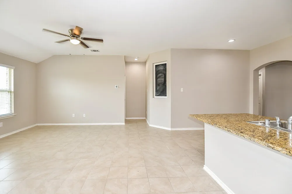 4 bed, 2.0 bath, 1620 sqft, $1,890 — Photo 3